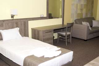 Отель Hotel Etropolia Етрополе Двухместный номер с 1 кроватью или 2 отдельными кроватями-6